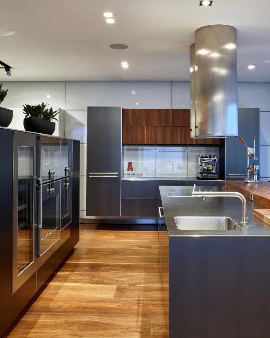 Большие современные кухни