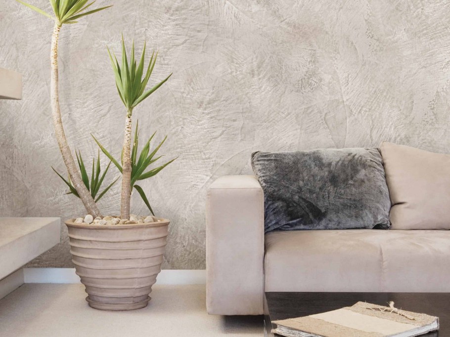 Фактурная штукатурка в гостиной
