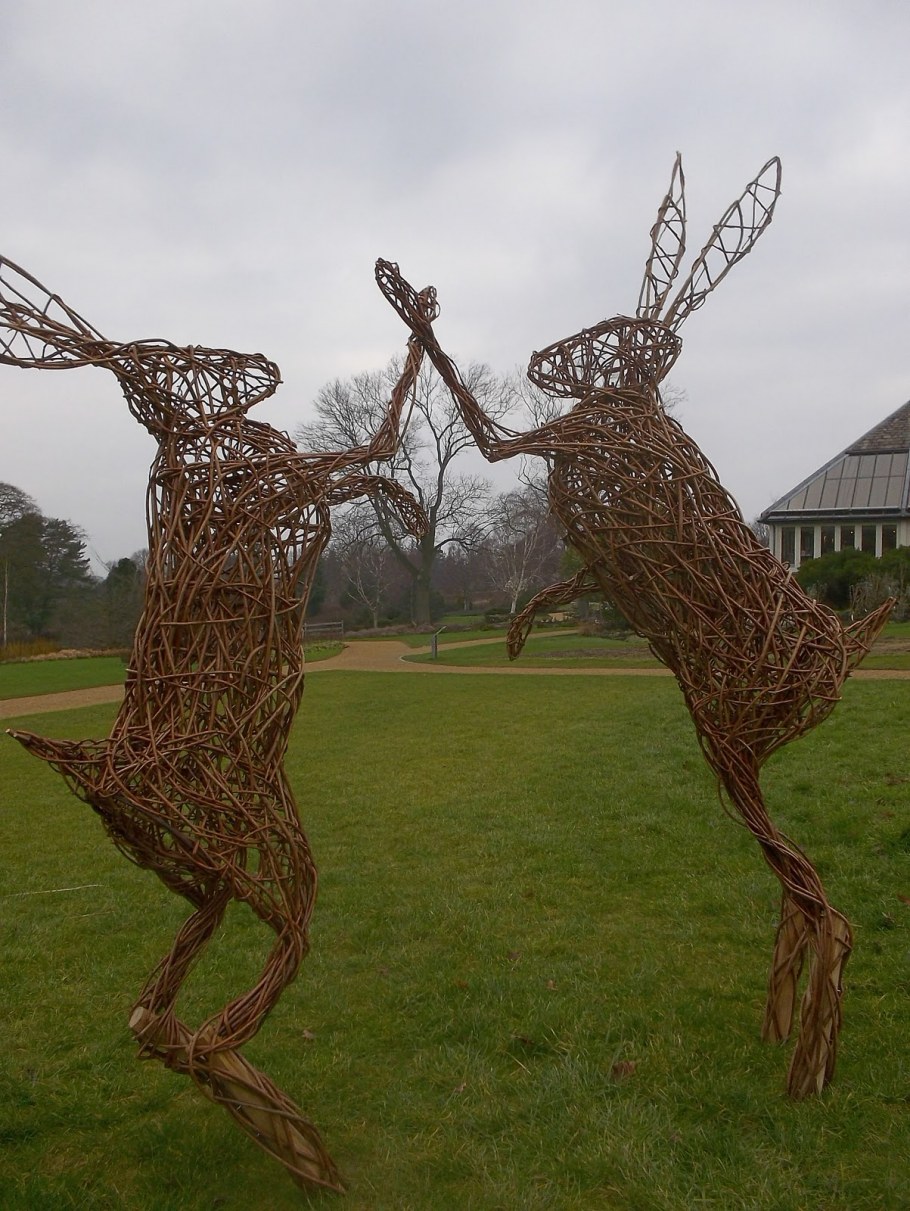 Скульптуры из ивовых прутьев