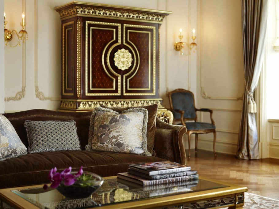 Диван Честер в интерьере Неоклассика