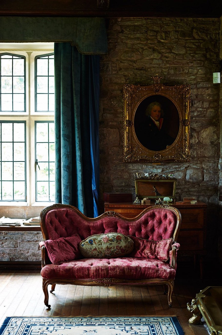 Старинный интерьер