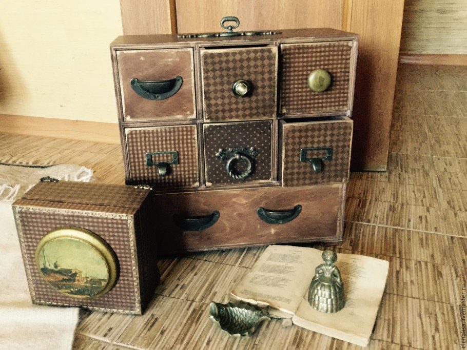 Комод Хукер