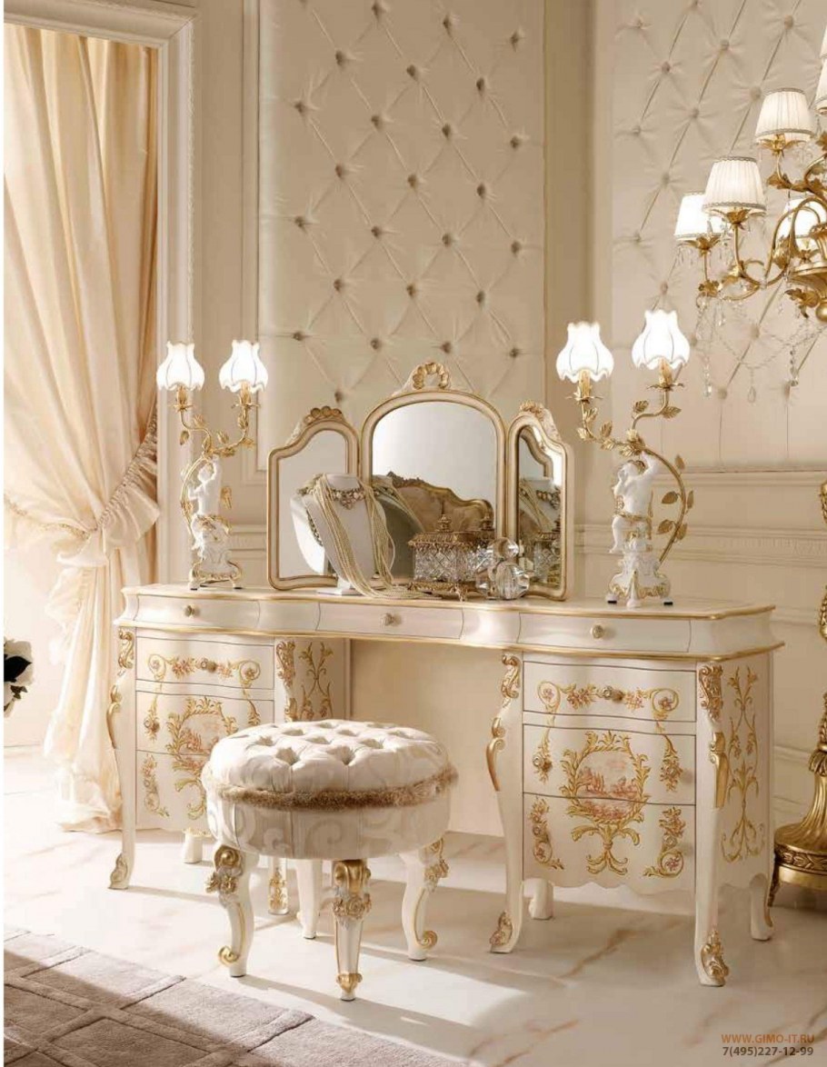 Винтажный туалетный столик