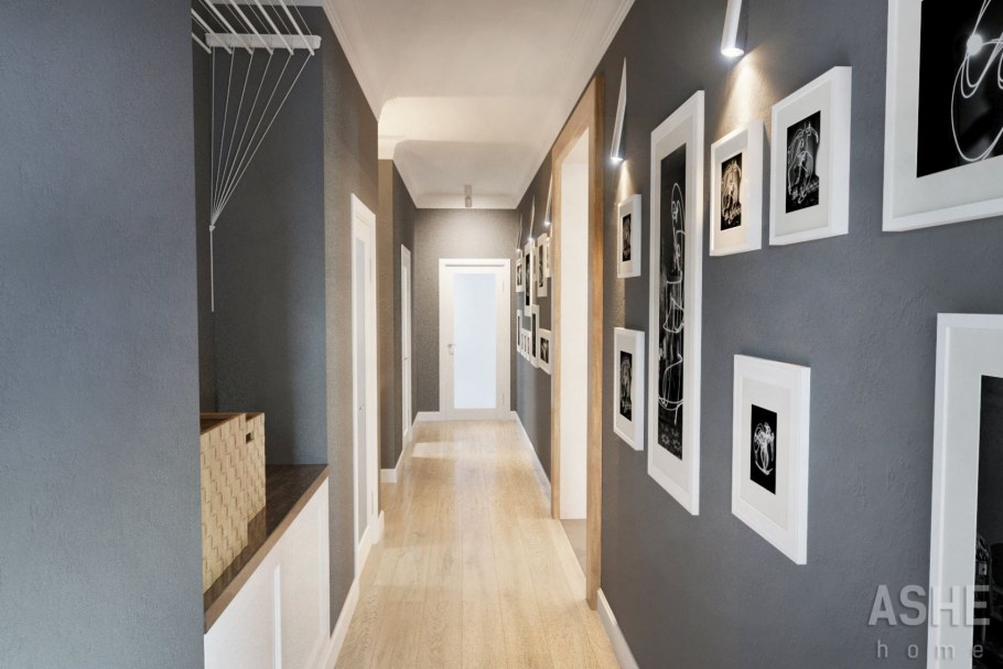 Дизайн квадратной прихожей с 4 дверями