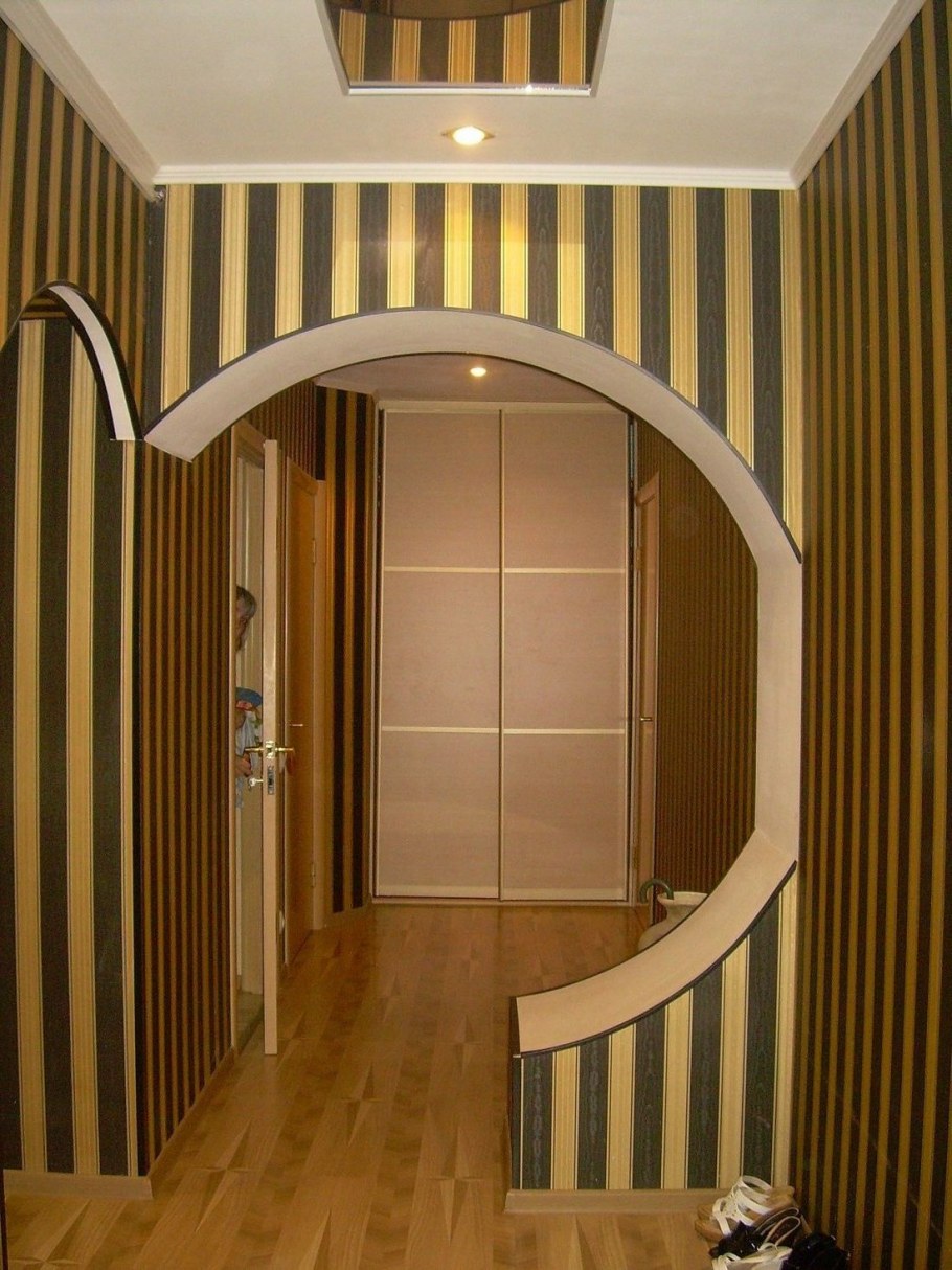 Плитка в прихожей и гостиной в одном стиле