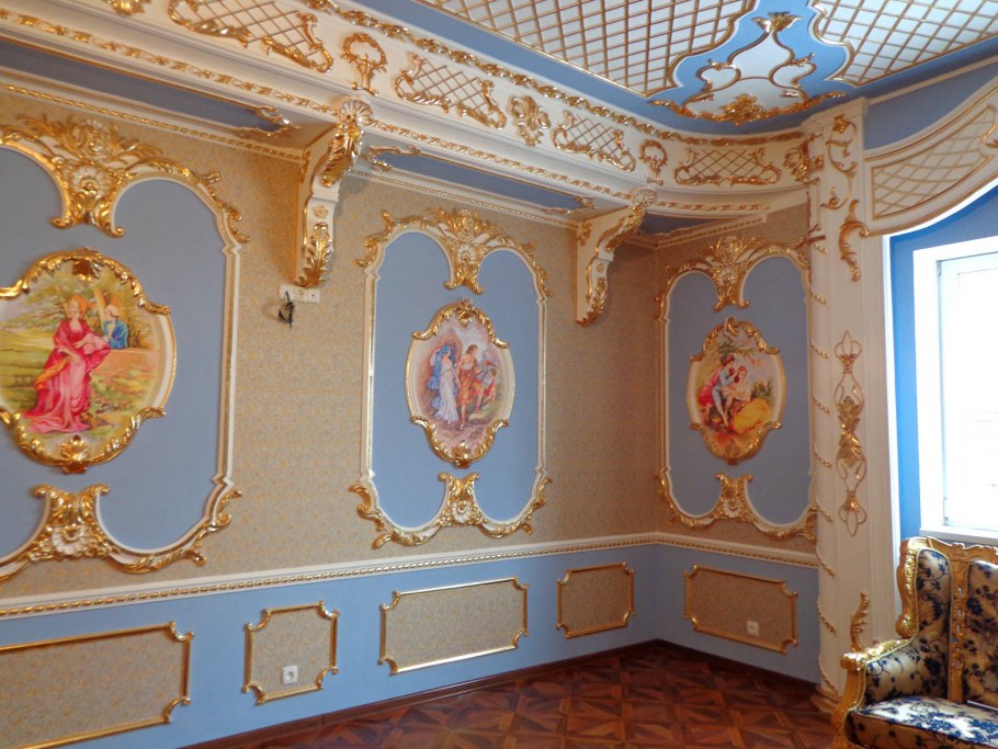 Стены в дворцовом стиле