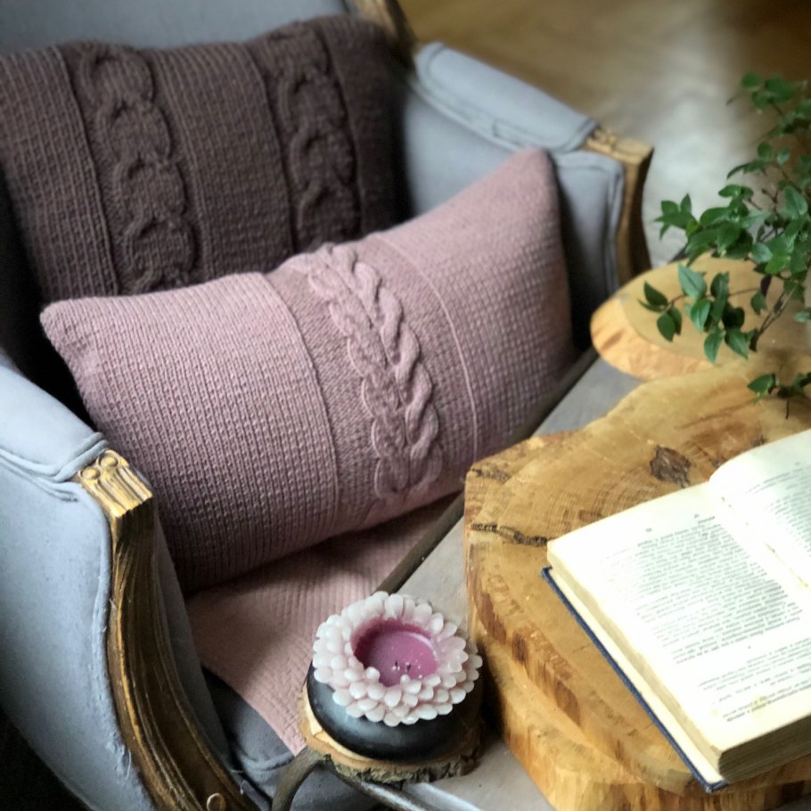 Вязаные уютные подушки