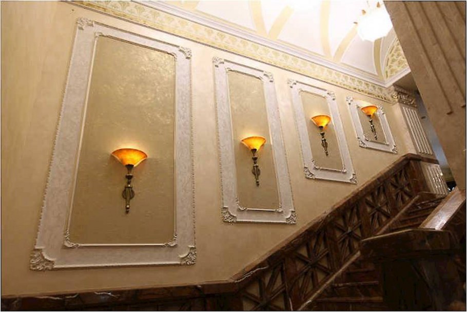 Оштукатуренные стены в интерьере