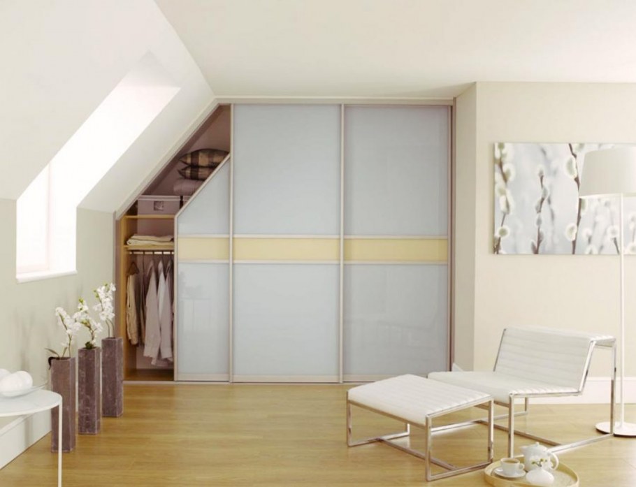 Шкаф купе в мансарде