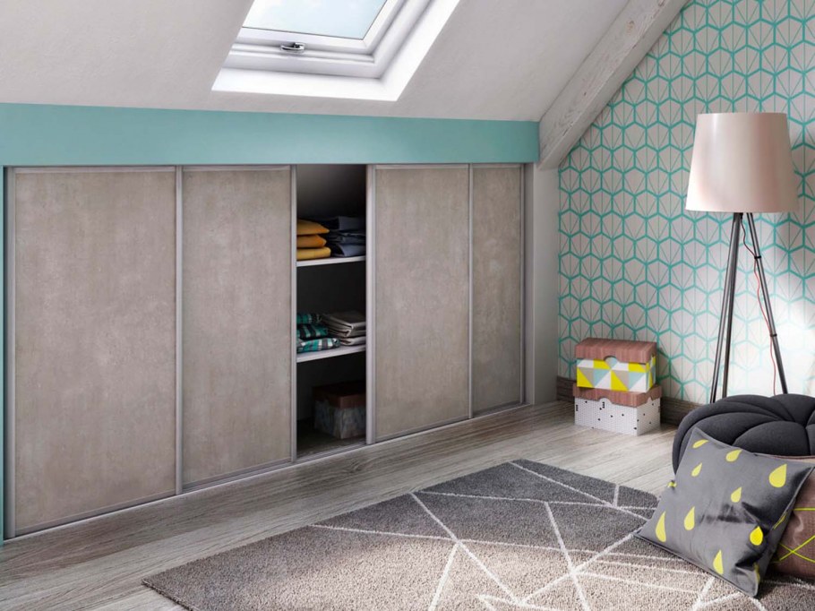 Встроенные шкафы на мансарде