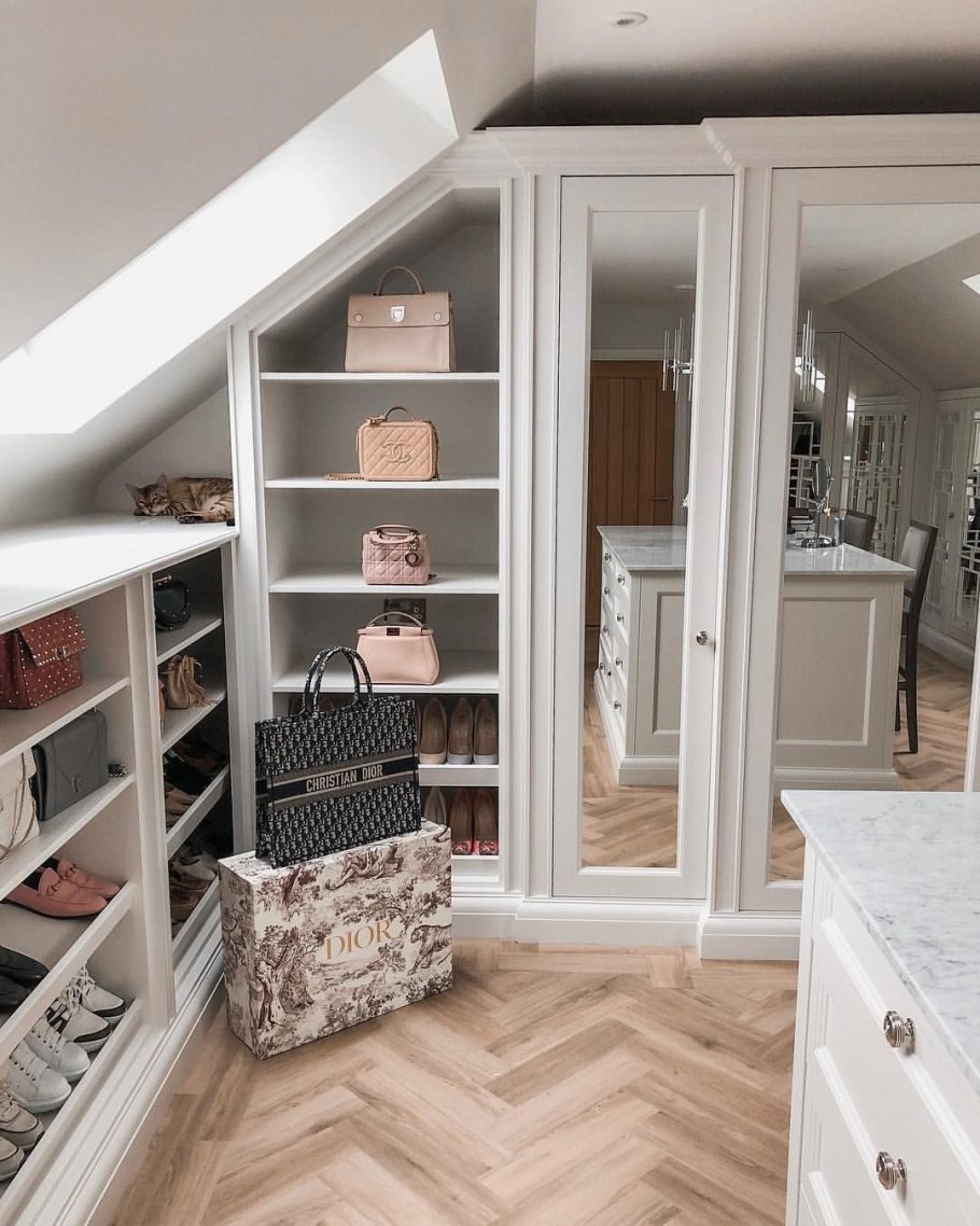 Мансардные шкафы