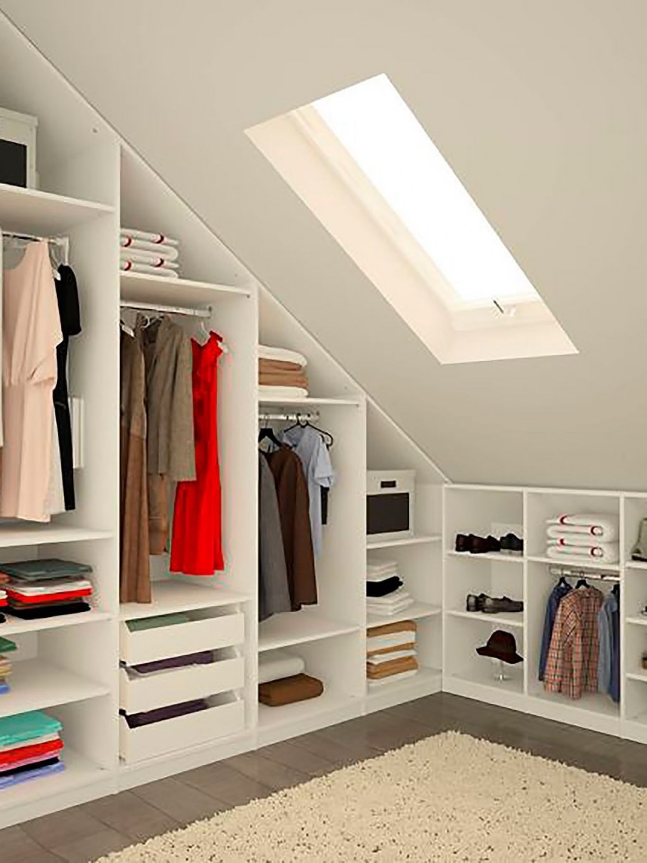 Книжные шкафы на мансарде