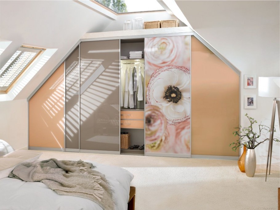 Кровать на мансарде