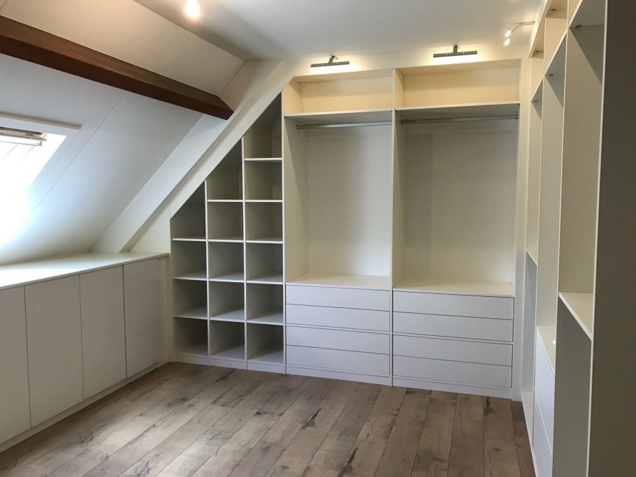 Шкафы со скошенным верхом