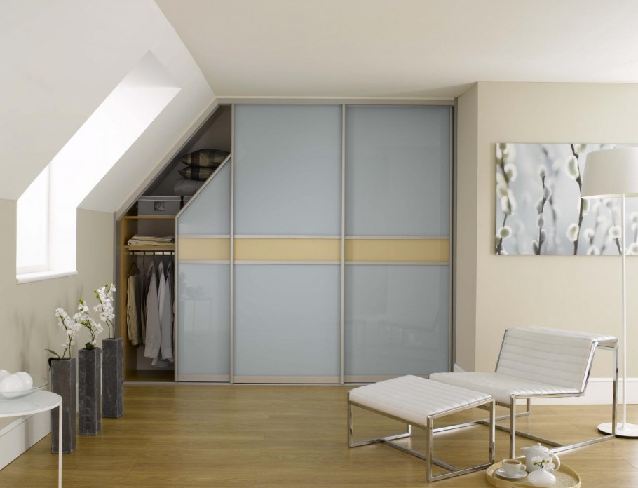 Шкаф купе в мансарде