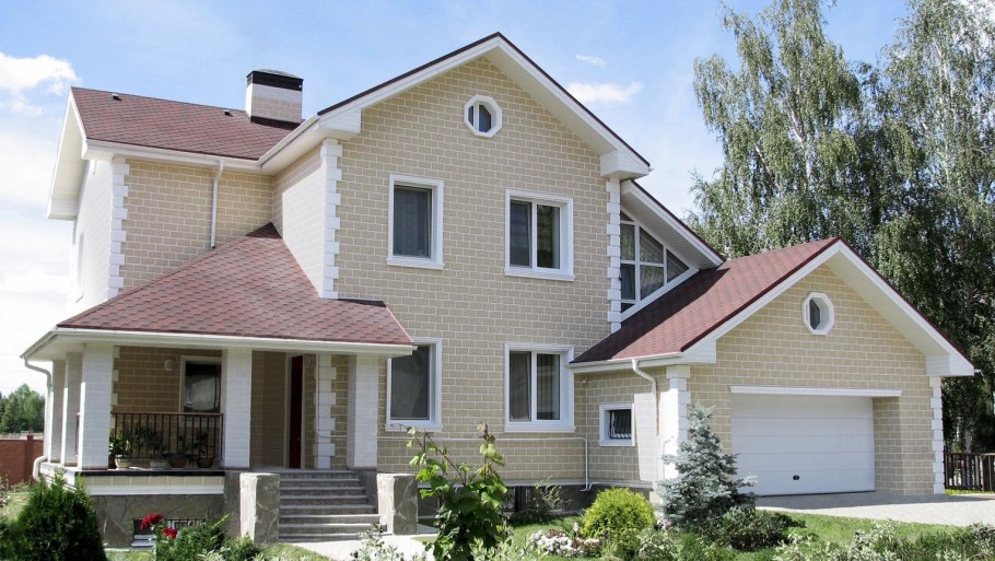 Светлые фасады домов