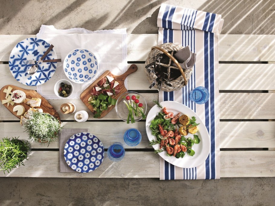 Круглый стол в стиле Сканди