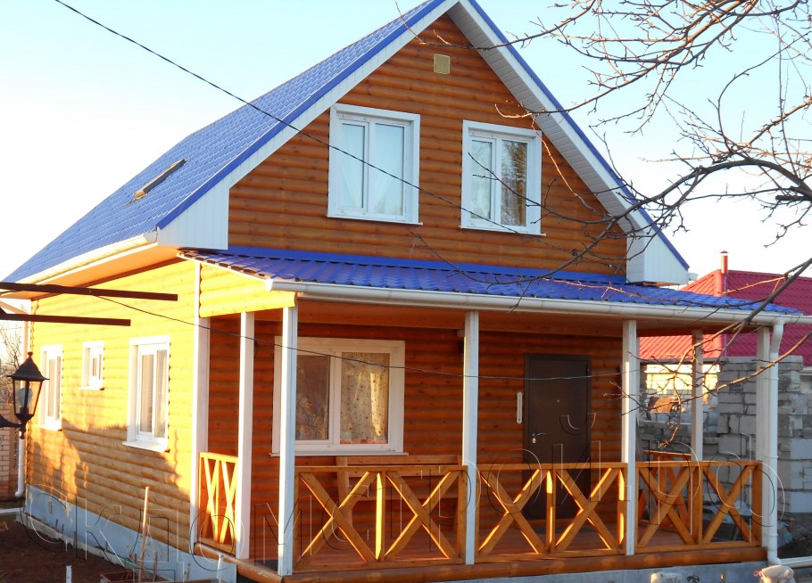 Крыльцо деревенского домика