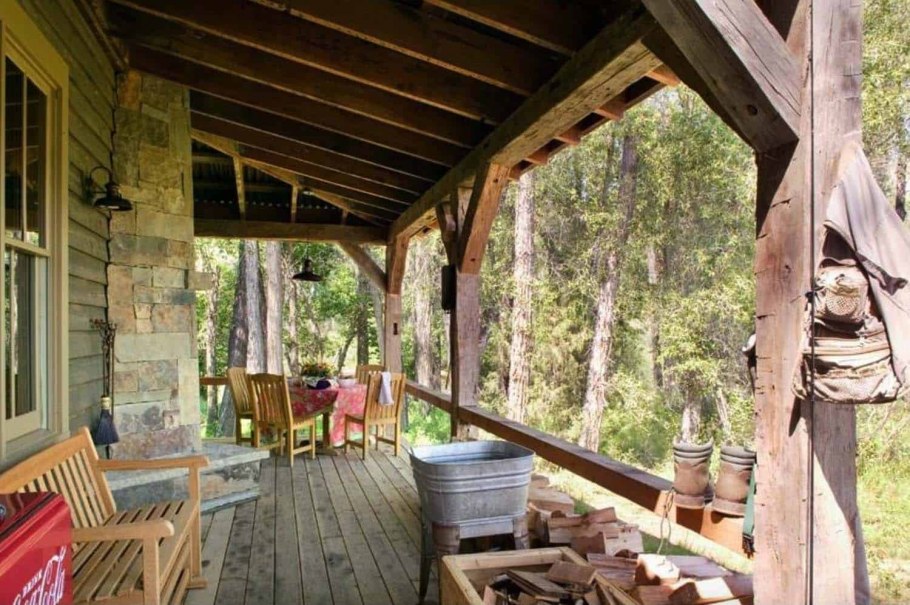 Пристройка к деревенскому дому