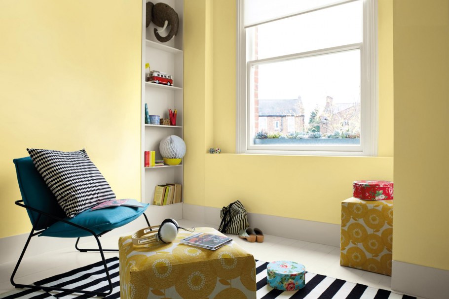 Салатовые стены в коридоре