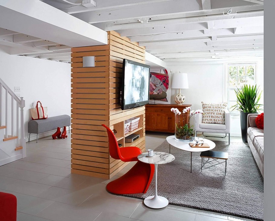 Зеркальная колонна в интерьере