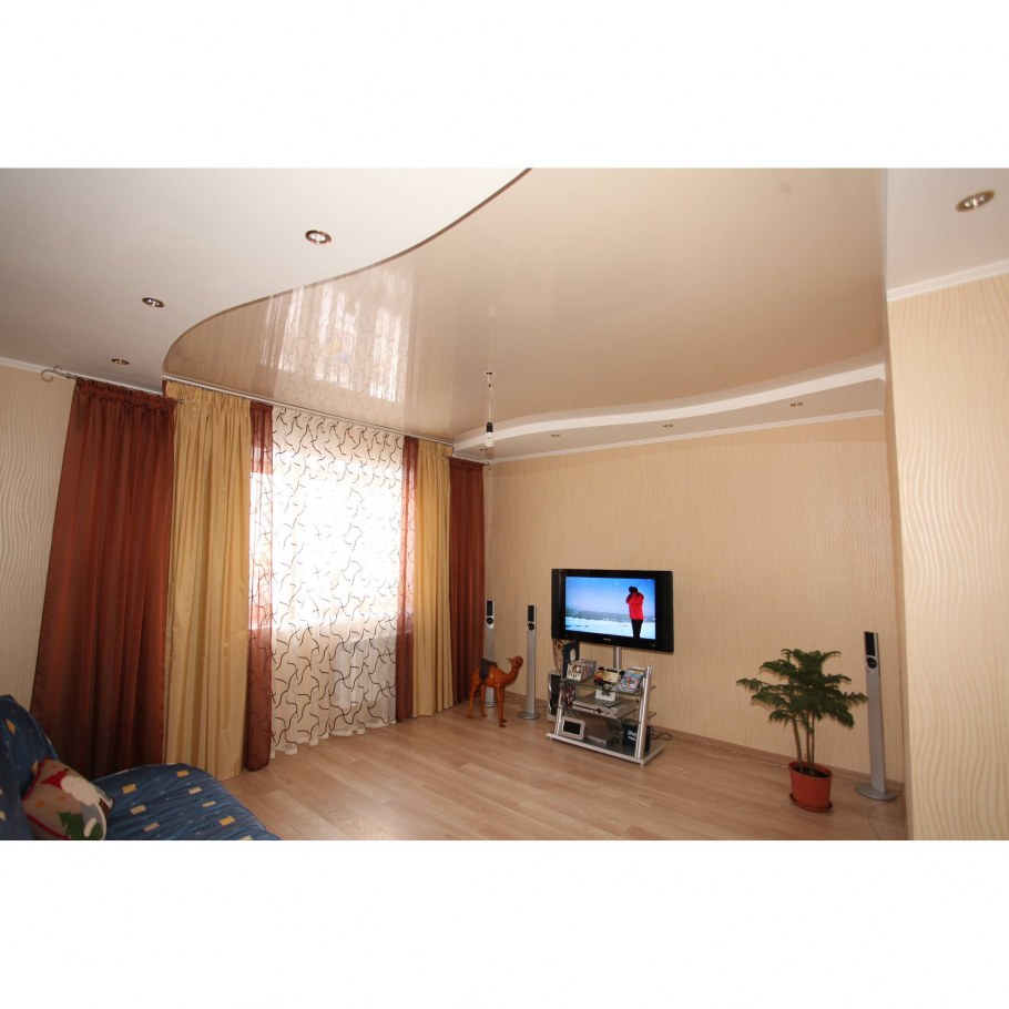 Глянцевый натяжной потолок