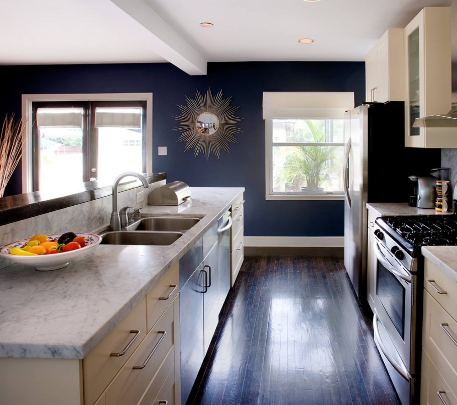 Синие стены на кухне