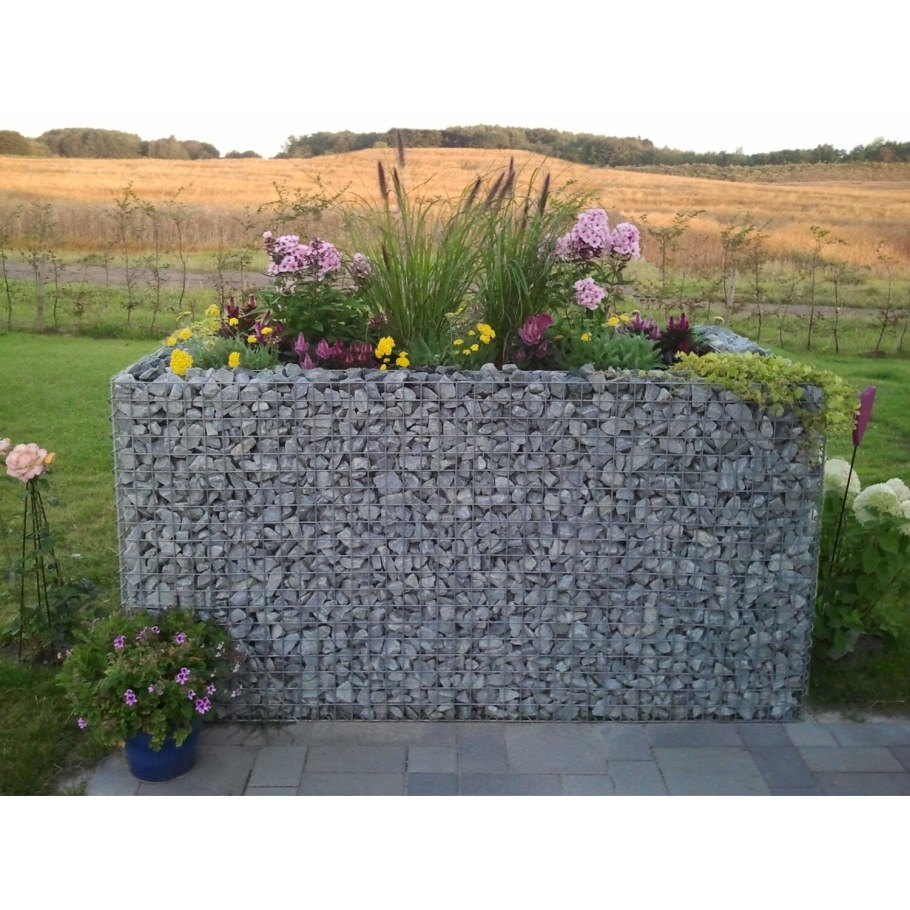 Клумбы из габионов