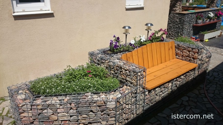 Габионы клумбы