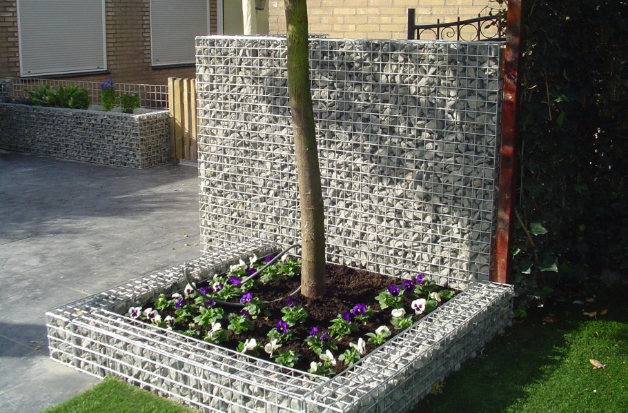 Клумбы из габионов