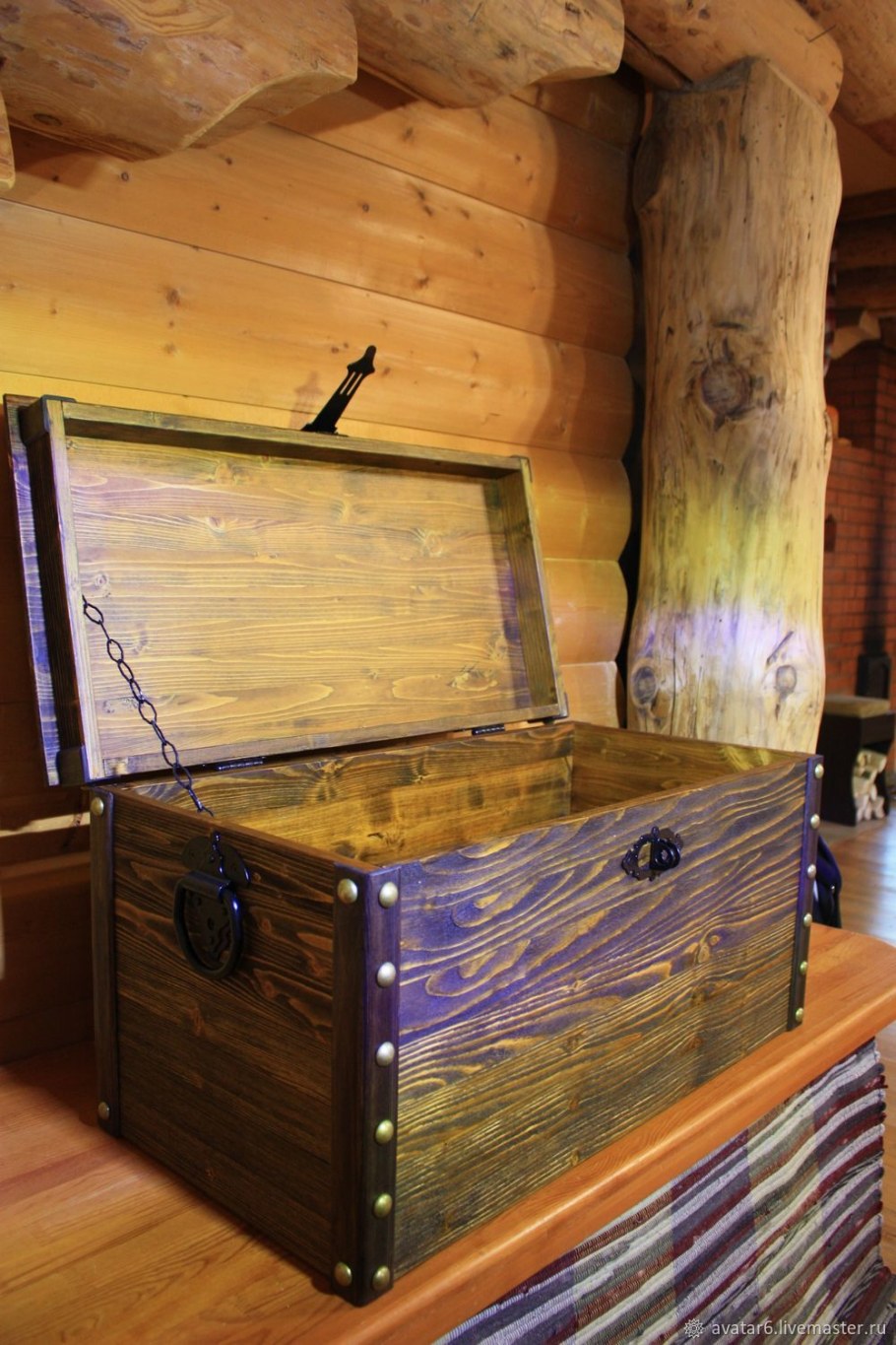 Прикроватный сундук