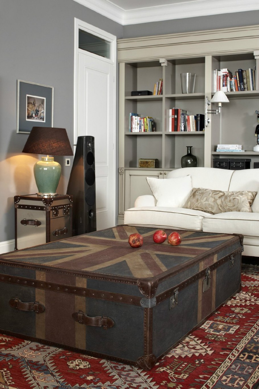 Акцентное кресло в американском стиле