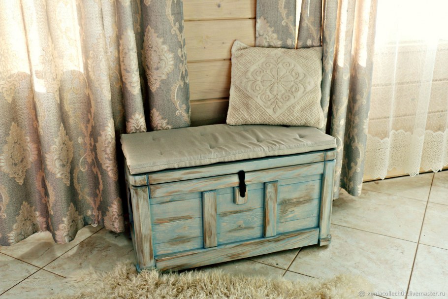 Сундук столик