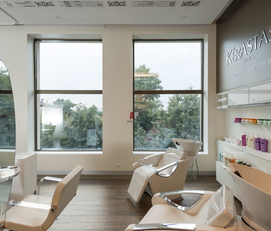 Студия красоты с панорамными окнами