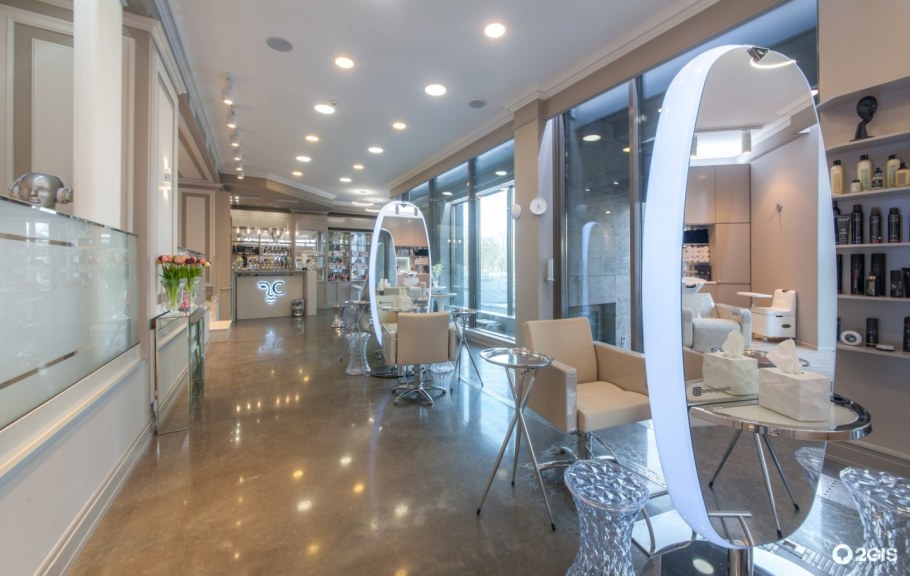 Парикмахерская с панорамными окнами