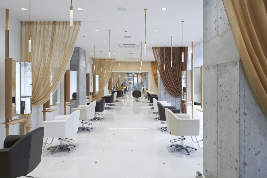 Дизайн салона красоты с панорамным окном