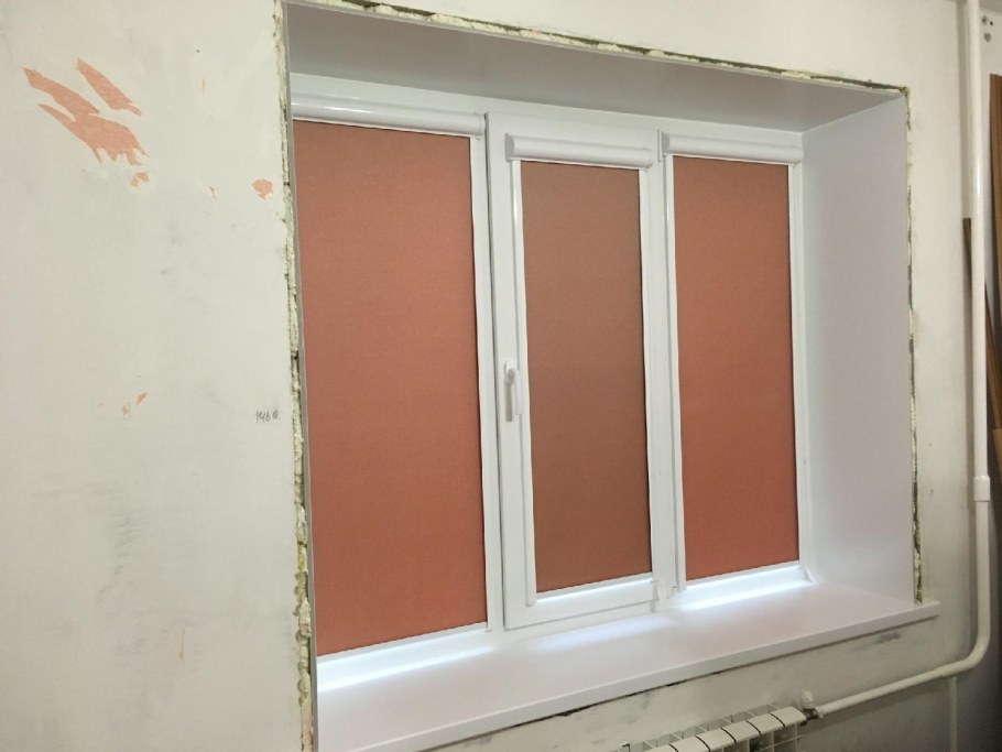 Жалюзи на ламинированных окнах
