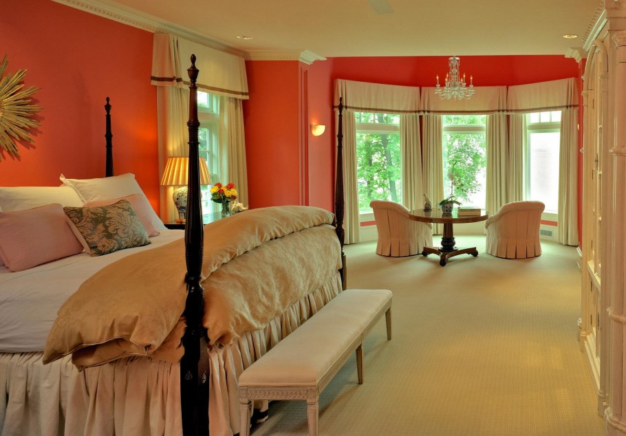 Коралловый цвет в интерьере спальни