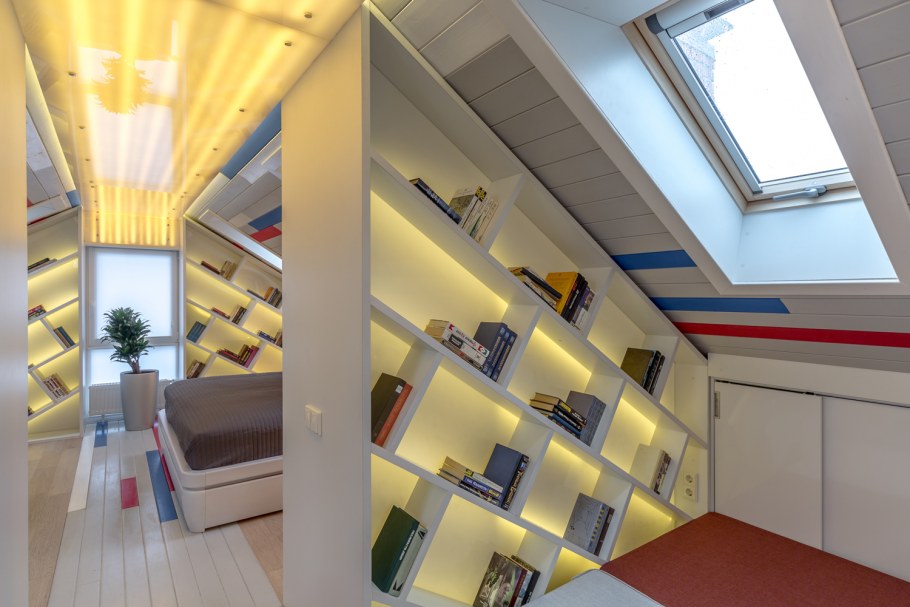 Стеллажи и шкафы на мансарде