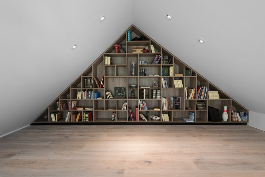 Интерьер мансардной комнаты