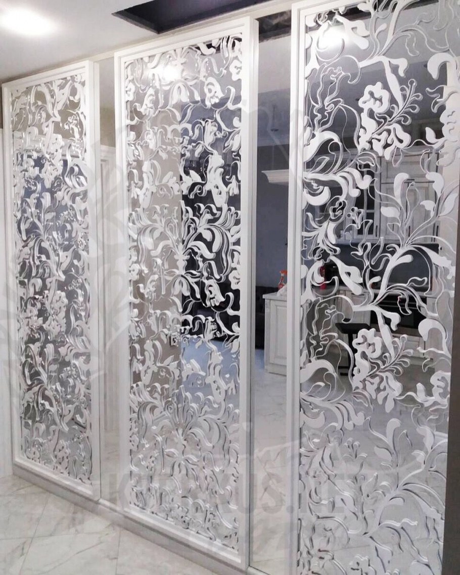 Резная деревянная перегородка