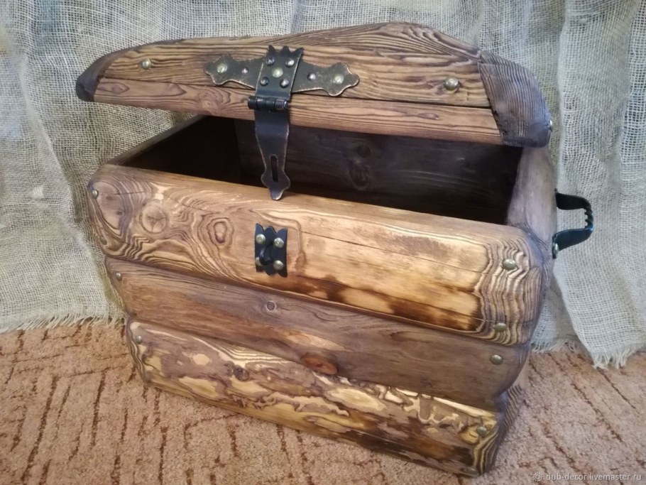 Сундук напольный деревянный