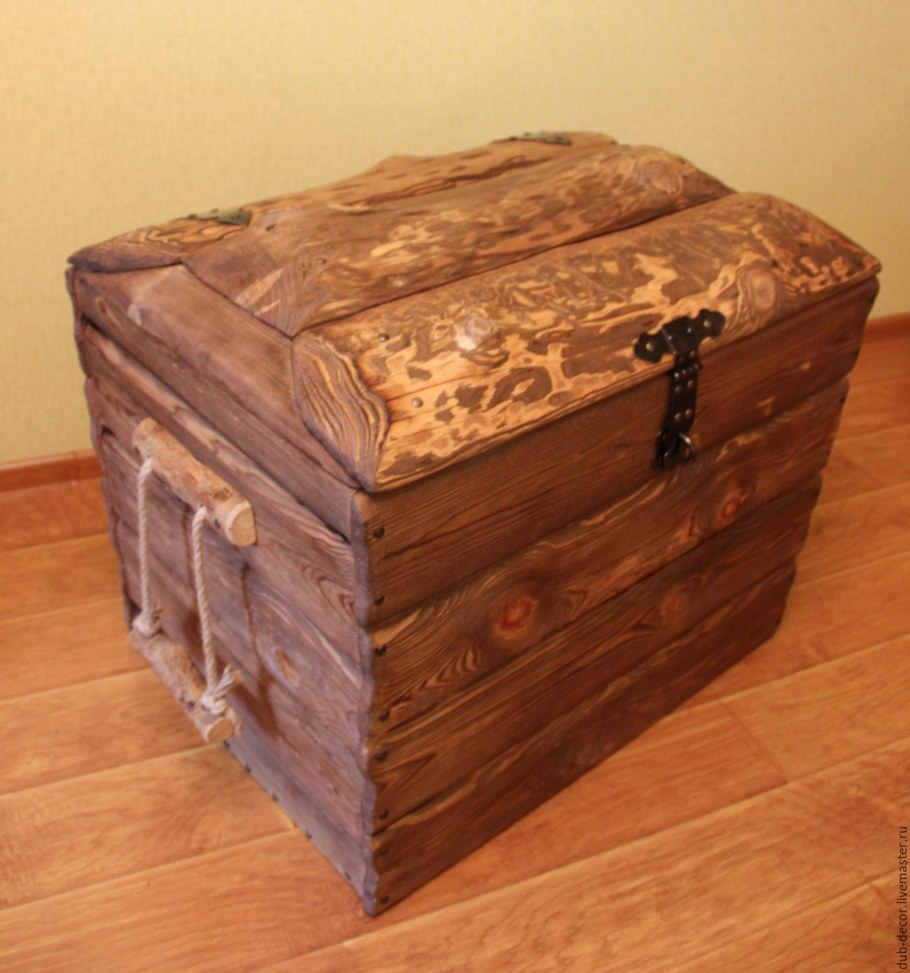 Сундук деревянный