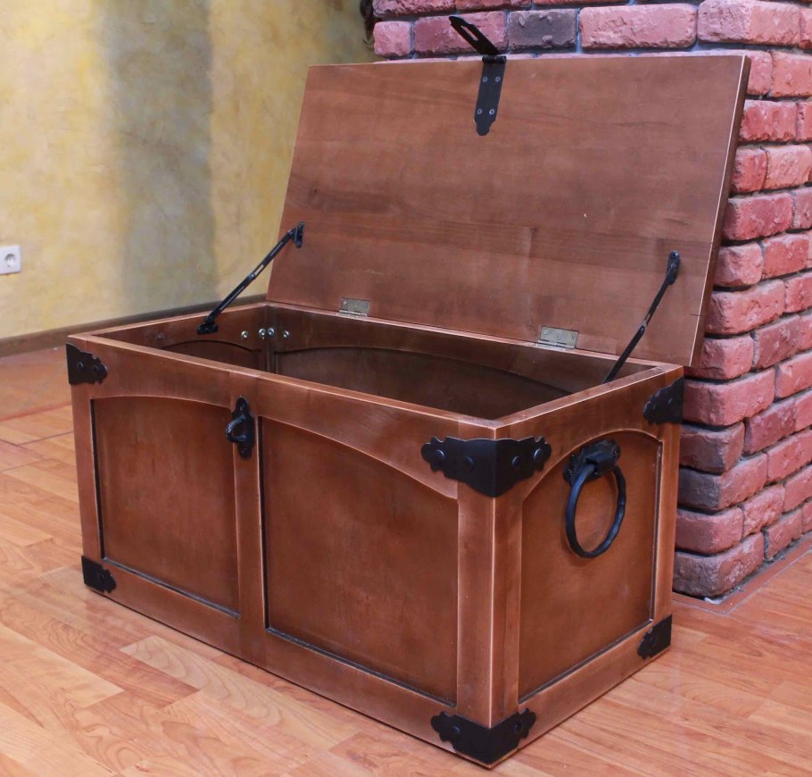 Сундук интерьерный