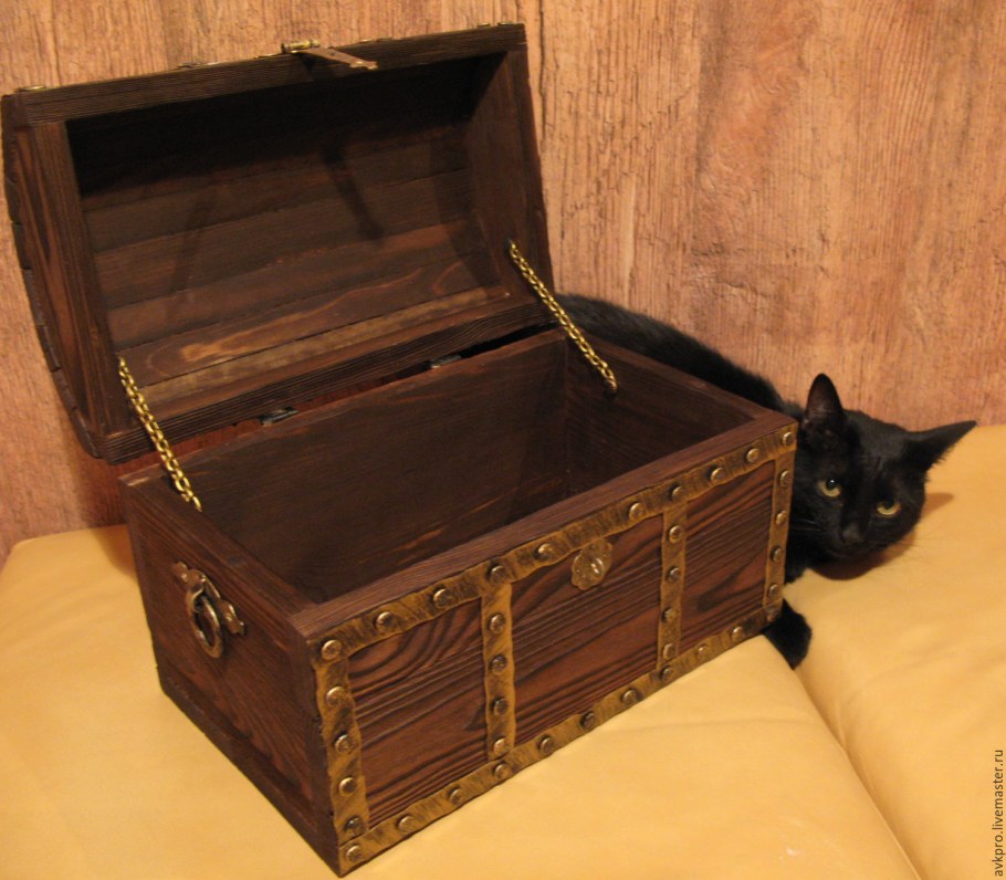 Деревянный сундучок