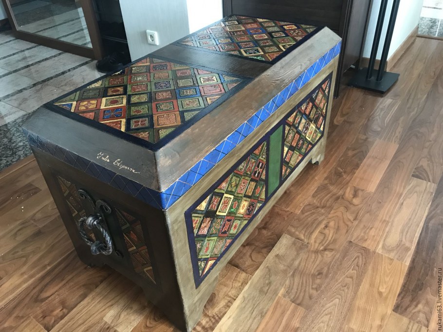 Сундук расписной