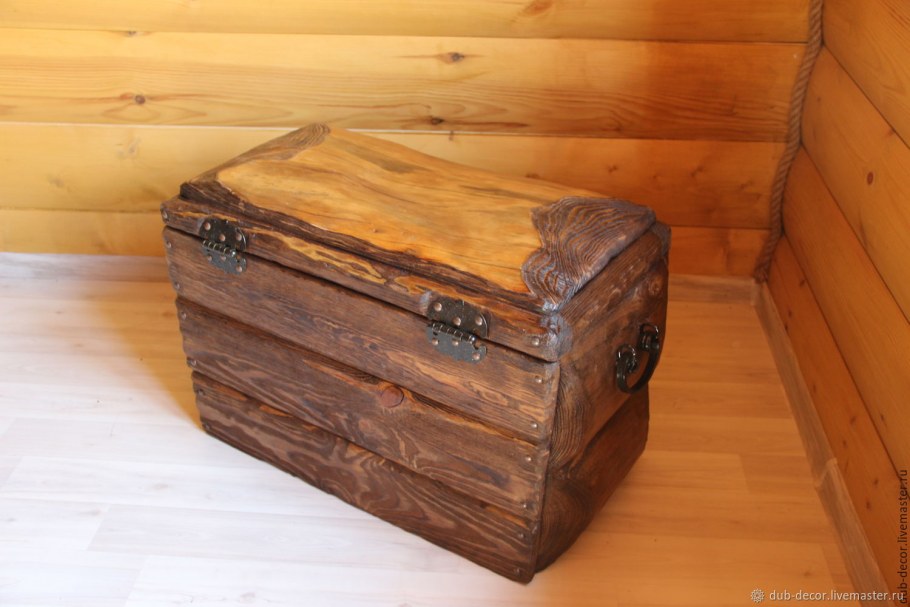 Старинные расписные сундуки