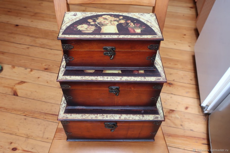 Сундук лаковый св22692