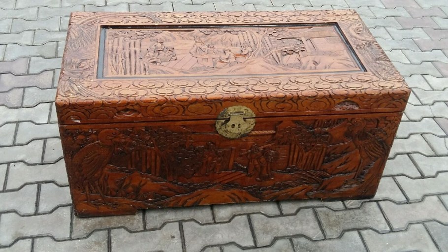 Прикроватный сундук