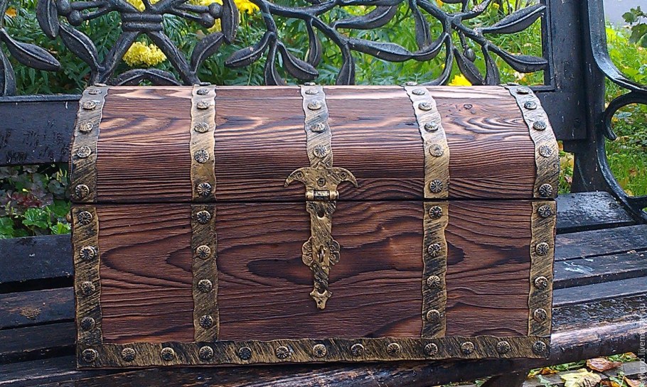 Сундуки старинные деревянные